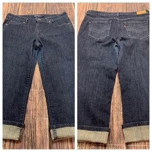 Levi’s Demi Curve Classic jeans size 10
Inseam tailored/cropped to 22”